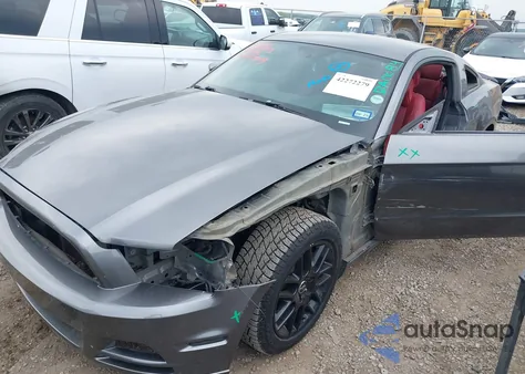 2014 Ford Mustang V6 z USA, uszkodzony, nr VIN 1ZVBP8AM9E5332529